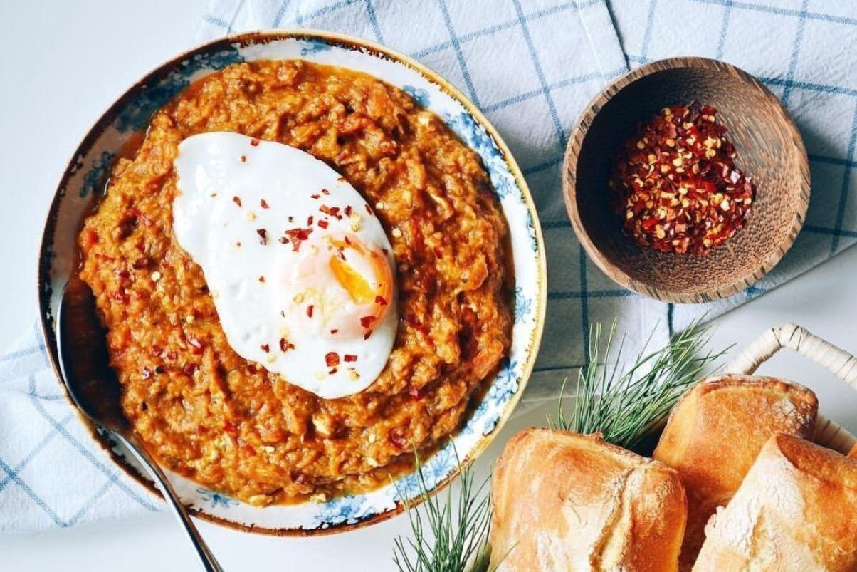 طرز تهیه میرزا قاسمی با بادمجان کبابی و رب گوجه | چگونه تلخی بادمجان را بگیریم؟؛ راز خوشمزه شدن میرزا قاسمی