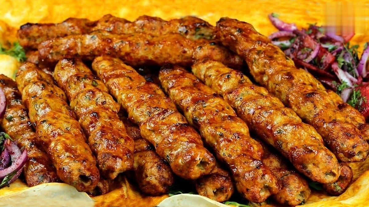 راز خوشمزگی کباب کوبیده مرغ؛ ترد، آبدار و دلپذیر درست کنید! | طرز تهیه کباب کوبیده مرغ برای ناهاری عاشقانه