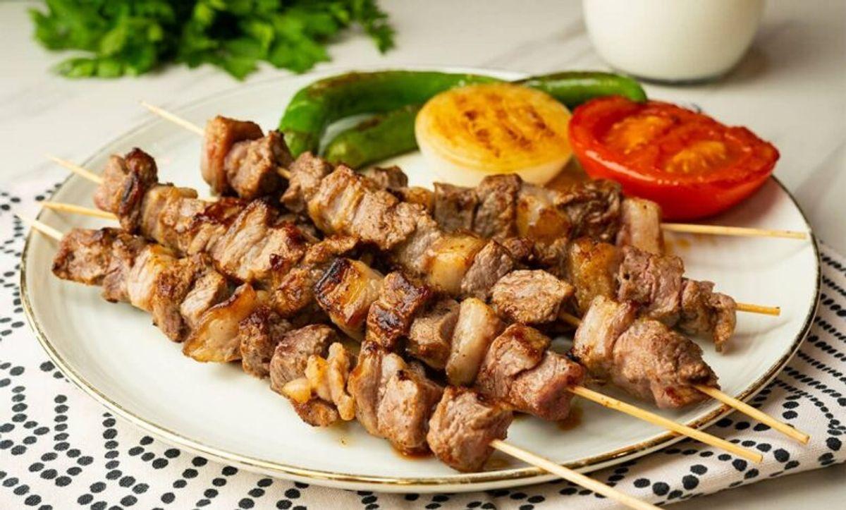 طرز تهیه کباب چنجه | فوت و فن‌ های نرم کردن گوشت کبابی