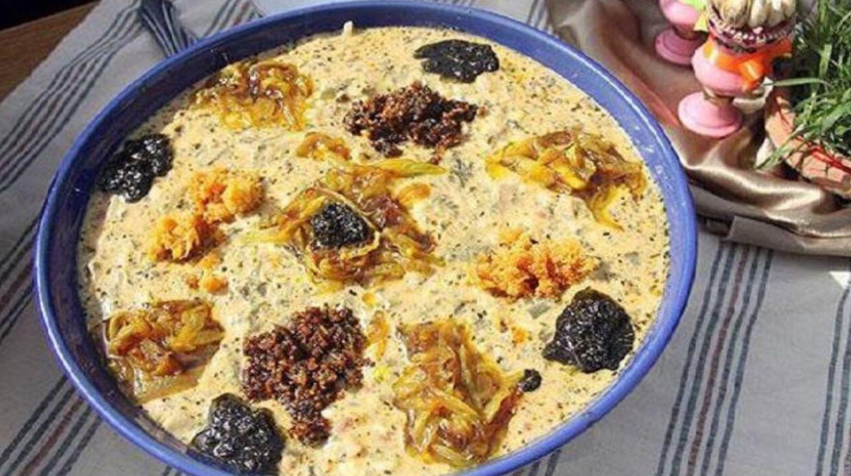 طرز تهیه آش شوربای زیره کرمان با گوشت؛ یک آش سنتی خوشمزه‌ و لعاب دار بدون حبوبات و سبزی| چکار کنیم آش زیره ته نگیرد؟