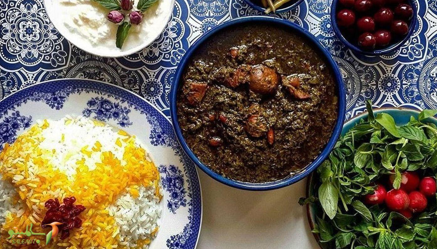 طرز تهیه قورمه سبزی تهرانی همراه با فوت و فن ها | توی قورمه سبزی این مواد رو بریز تا خوشمزه بشه