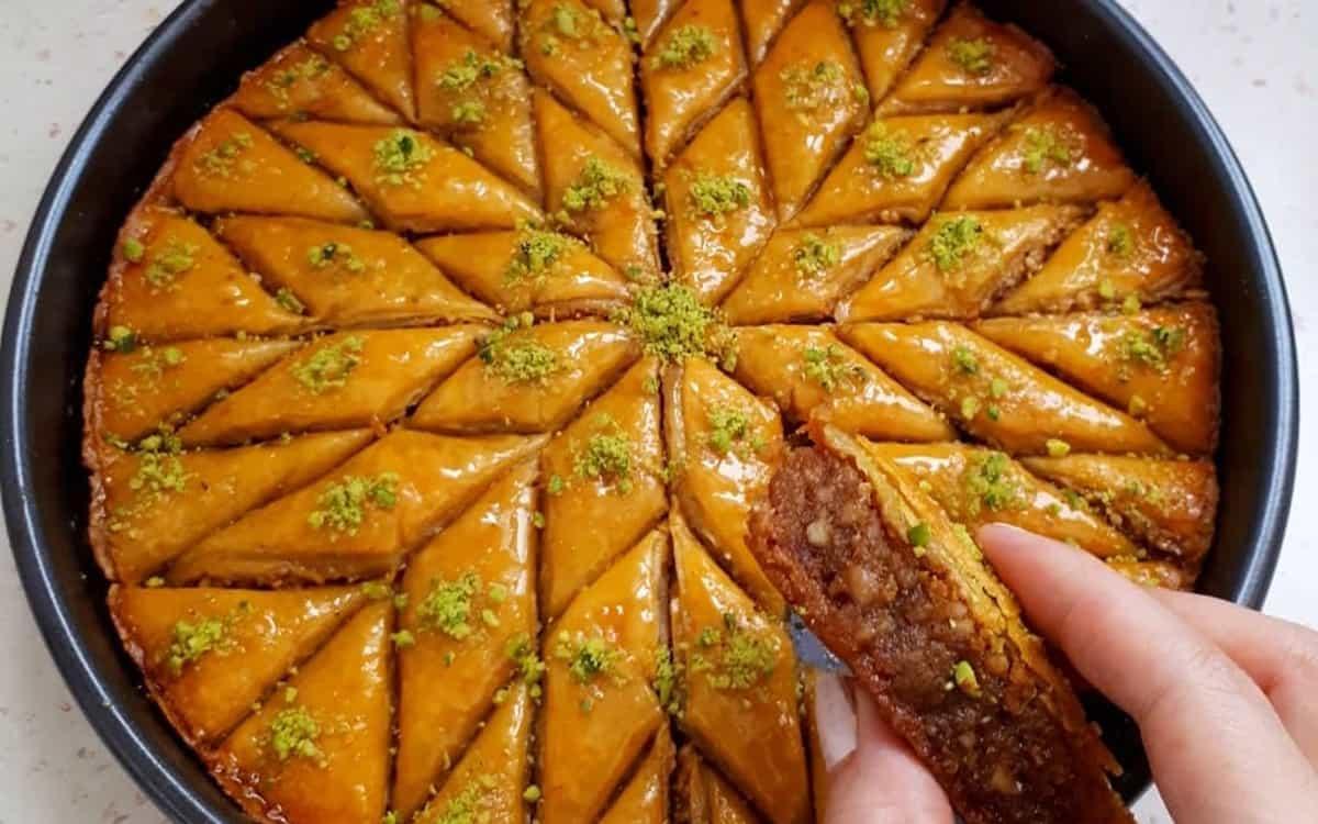 طرز تهیه باقلوا با رسپی ساناز مینایی و مریم امیر جلیلی | نخود فرنگی جایگزین خلال پسته در باقلوا