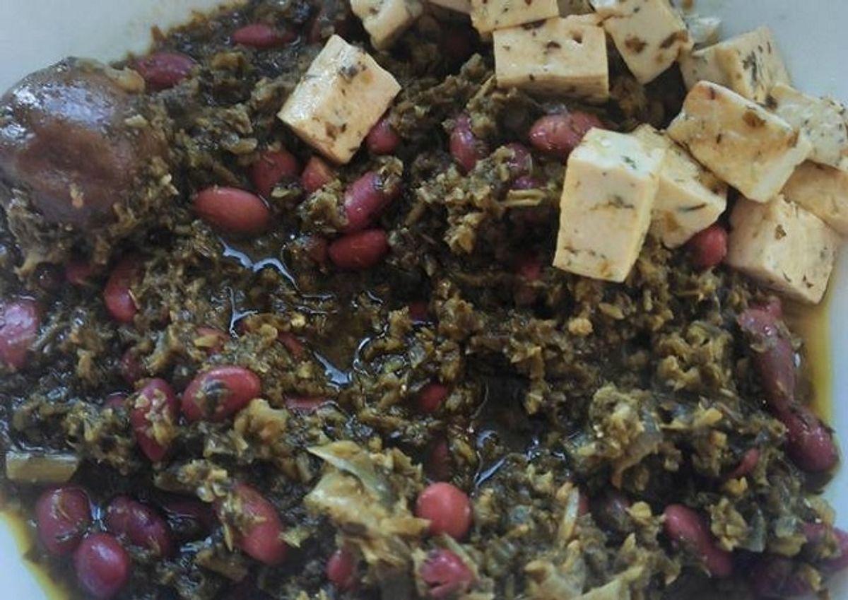 طرز تهیه قورمه سبزی با پنیر سویا| یک قورمه سبزی متفاوت و سرشار از پروتئین