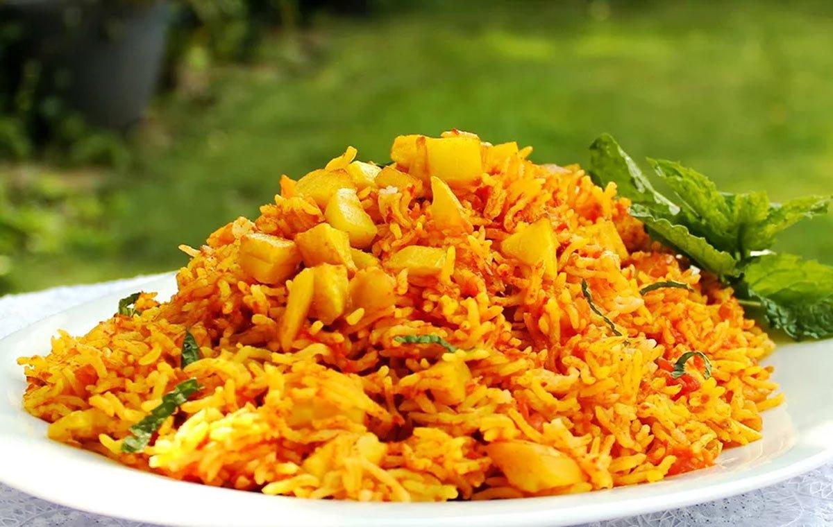 طرز تهیه استانبولی پلو با مرغ؛ لذیذ و خوشمزه، انگشتاتون رو باهاش می‌خوری!