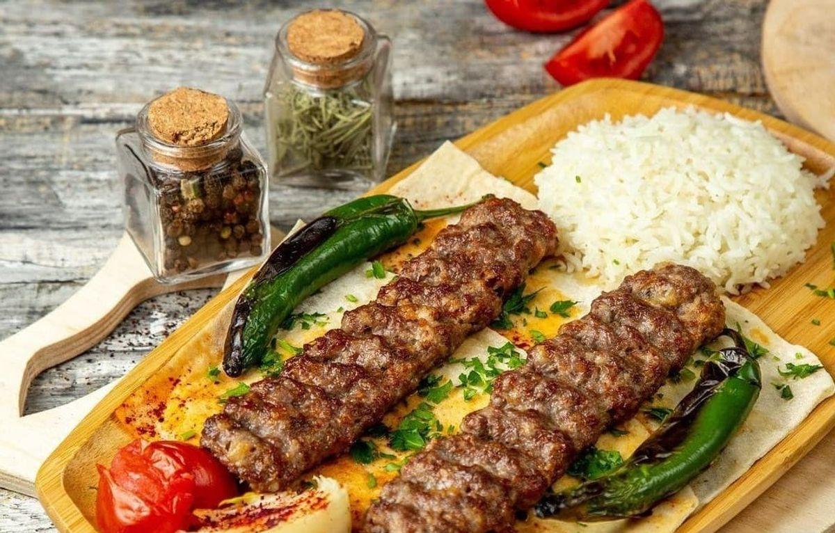 طرز تهیه کباب آدانا | خوشمزه ترین کباب ترکیه ای رو توی خونه خودت درست کن