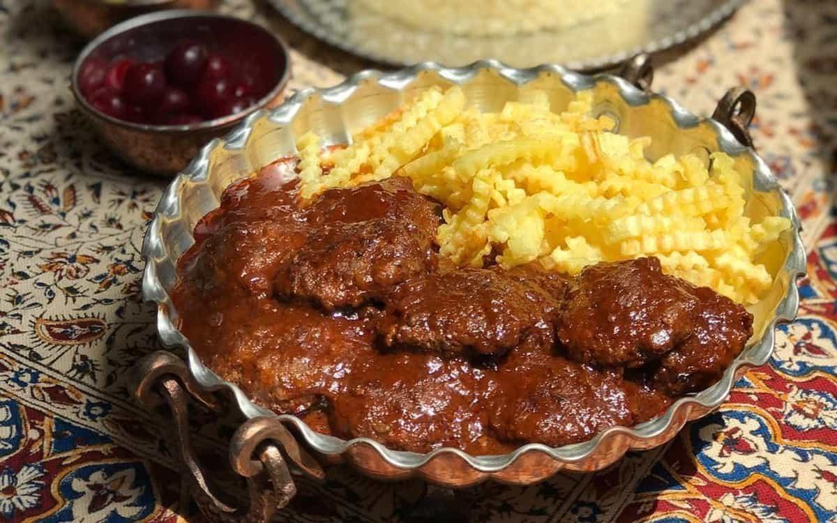 طرز تهیه شامی کباب اصیل منجیل؛ یک شامی خوشمزه و آبدار شمالی با سس مخصوص